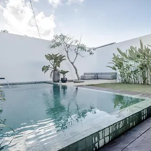 https://milestone-villa.ubudhotelsnow.com